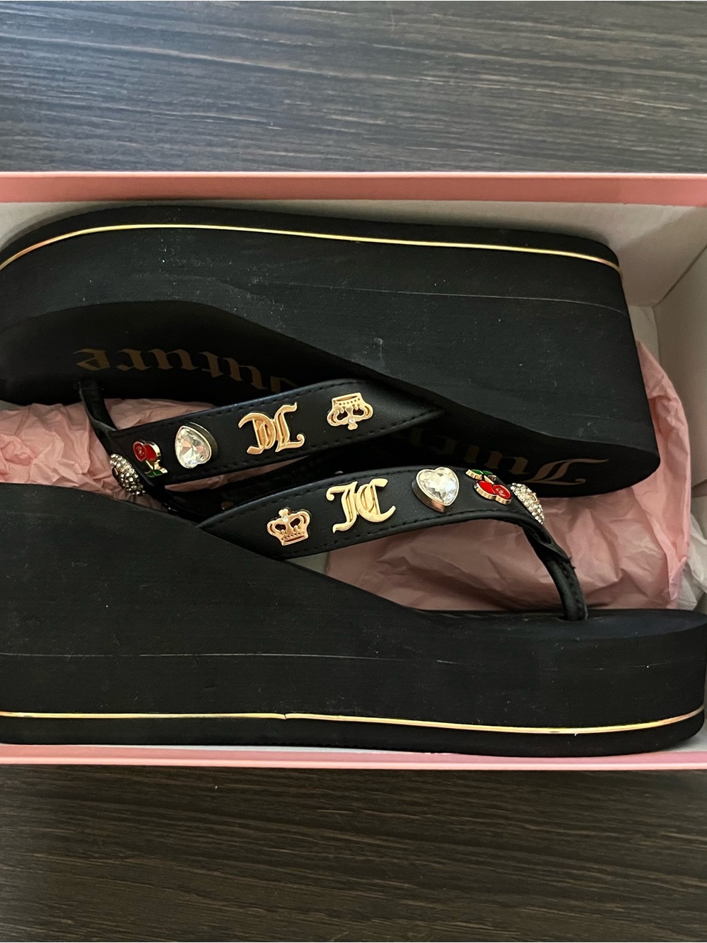 Juicy Couture Women's Black Embellished Wedge Flip Flops NIB size 8 cherry gold - Picture 7 of 7